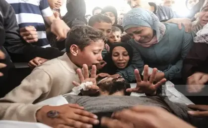 استشهاد 3 فلسطينيين بينهم طفل فى قصف إسرائيلى على دير البلح