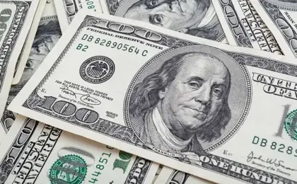 الدولار يسجل أعلى مستوى فى 13 شهرًا مع تصاعد رهانات رفع الفائدة الأمريكية
