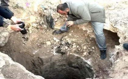 العثور على مقبرة جماعية داخل قصر فى قرية كفراع بريف حماة السورية