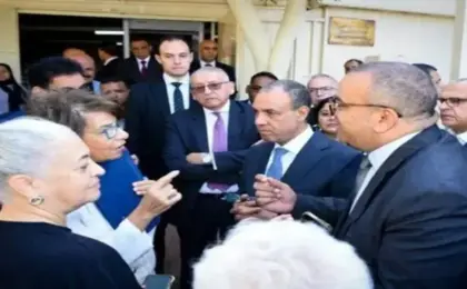 وزير الخارجية يتفقد سير العمل بمكتب تصديقات المريلاند