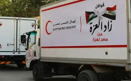 قافلة زاد العزة الـ 218 تدخل إلى الفلسطينيين فى قطاع غزة