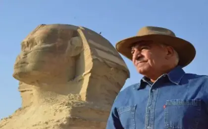 ايطاليا تمنح حواس وسام جائزة الأمم