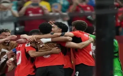 منتخب مصر يهزم نيوزيلندا بثلاثية ويحقق أول انتصاراته فى كأس العالم.