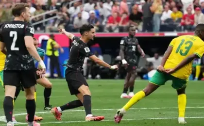 منتخب كندا أول المتأهلين لدور الـ16 بكأس العالم بفوزه القاتل على جنوب إفريقيا 1-0