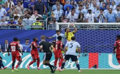 منتخب كاب فيردى يواصل كتابة التاريخ ويتعادل أمام منتخب أوروجواى 2- 2