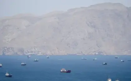 الجيش الأمريكى يعلن رفع الحصار المفروض على الموانئ الإيرانية