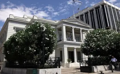 اليونان تحتج على طرد إسرائيل لوفد نقابى كان متوجهًا إلى الضفة الغربية
