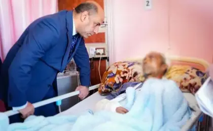 وزير العمل يزور عمال مصابين من العمالة غير المنتظمة.. ويوجه بتقديم كافة أوجه الرعاية والدعم