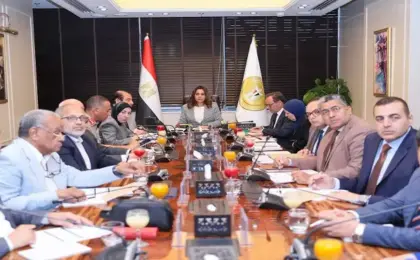 منال عوض تبحث سبل تطوير السياسات البيئية ورفع كفاءة إدارة الموارد الطبيعية