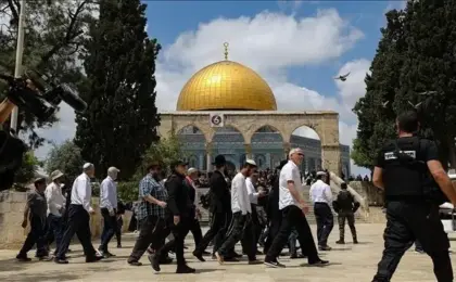 عشرات المستوطنين يقتحمون الأقصى بحماية مشددة من شرطة الاحتلال