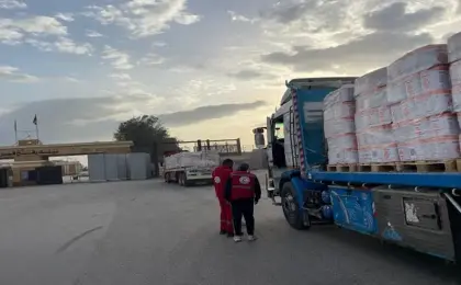الهلال الأحمر المصرى يطلق قافلة “زاد العزة” 224 بحمولة 3163 طنا من المساعدات الإنسانية لدعم الفلسطينيين