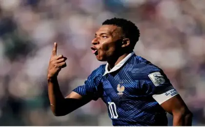 فرنسا تقسو على السويد بثلاثية وتتأهل إلى ثمن نهائي كأس العالم