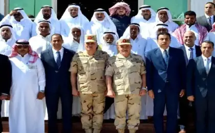 القوات المسلحة تنظم عددا من اللقاءات مع شيوخ وعواقل سيناء ومطروح