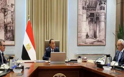 رئيس الوزراء يتابع مع وزير التخطيط والتنمية الاقتصادية تطورات الاقتصاد المصرى وتنفيذ الخطة الاستثمارية