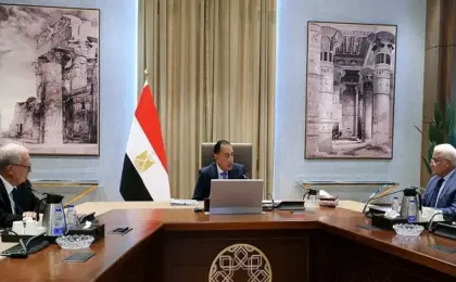 رئيس الوزراء يتابع الموقف التنفيذى لفض التشابكات المالية بين “القابضة للغزل والنسيج” و”القومية للتأمين الاجتماعي”