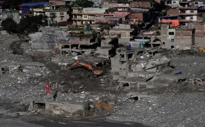 فيضانات وانهيارات أرضية تودى بحياة 56 فى الهند و14 فى نيبال
