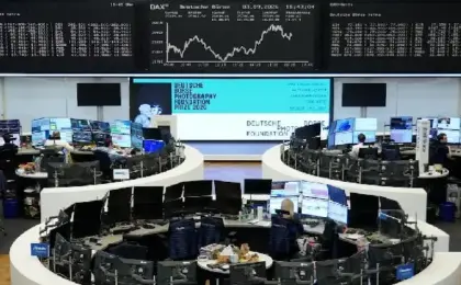 أسهم أوروبا ترتفع عن أدنى مستوياتها في شهر وسط تراجع عوائد السندات