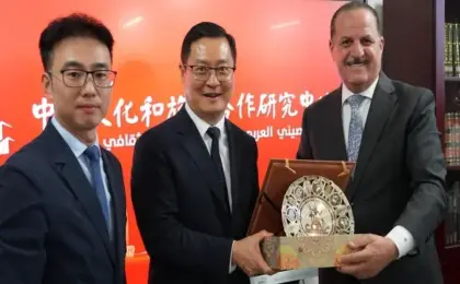 أمين “الأعلى للثقافة” يبحث مع قيادات جامعة الدراسات الدولية ببكين دعم الشراكة الثقافية المصرية الصينية