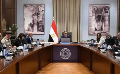 رئيس الوزراء يجتمع بوزراء النقل والتنمية المحلية والإسكان في إطار استعدادات الحكومة لتنظيم مؤتمر شهر أكتوبر