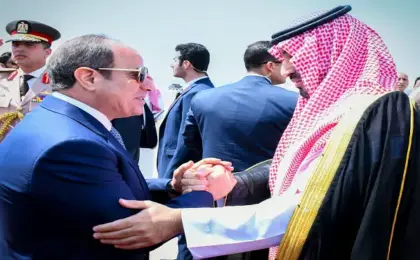 الرئيس السيسى يستقبل ولى العهد السعودى لدى وصوله مطار القاهرة الدولى