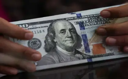 الدولار قرب أعلى مستوى فى شهرين مع استمرار توترات أمريكا وإيران وارتفاع أسعار النفط