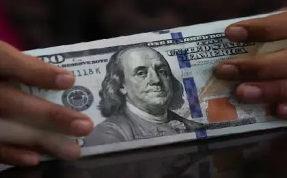 الدولار يستعيد قوته والين يتراجع مع ترقب قرارات الفائدة الأمريكية واليابانية