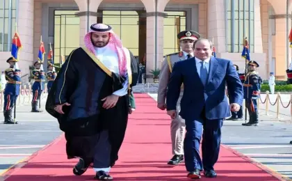 الرئيس السيسى يودع ولى العهد السعودى بمطار القاهرة الدولى فى ختام زيارته إلى مصر