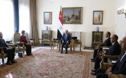 الرئيس السيسى يعرب عن تقدير مصر للتعاون القائم مع البنك الآسيوى للاستثمار فى البنية التحتية