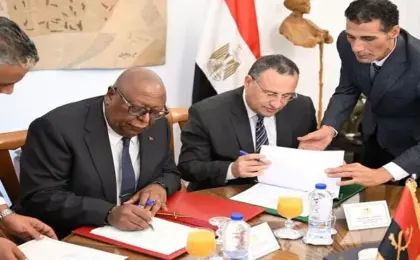 القائم بأعمال وزير الثقافة ونظيره الأنجولى يوقعان مذكرة تفاهم لتعزيز التعاون الثقافى والفنى بين مصر وأنجولا