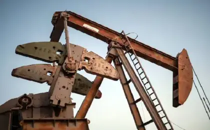 النفط يهبط 2% مع انحسار المخاوف إزاء الإمدادات السعودية
