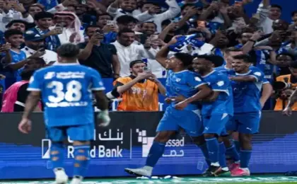 الهلال يضرب أهلي جدة بثلاثية دون رد في الدوري السعودي