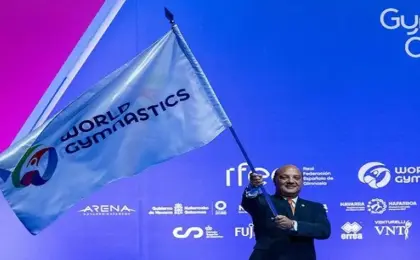 مصر تتسلم علم استضافة بطولة العالم للأيروبيك 2028 من رئيس الاتحاد الدولي للجمباز