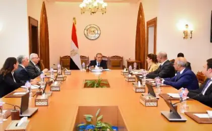 وزير الخارجية يؤكد أهمية تعظيم الاستفادة من فرص مسارات الهجرة النظامية