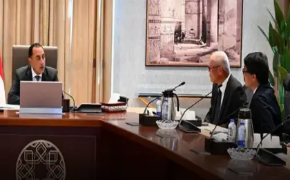 مدبولى يبحث مع رئيس شركة يابانية لصناعة السيارات خطة توسيع استثماراتها بمصر