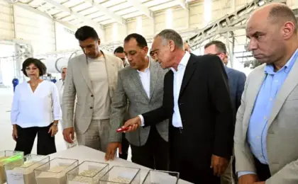 مدبولى يفتتح مصنع “نا ترانس للأسمدة والصناعات الكيماوية” بالمنطقة الاقتصادية باستثمارات 10 ملايين دولار