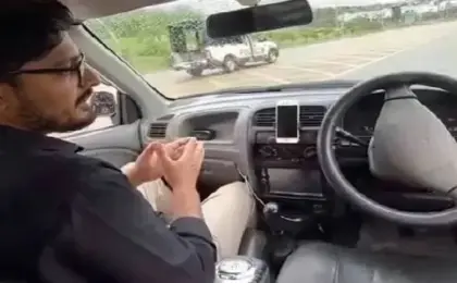 أول سيارة ذاتية القيادة تقود السائق إلى الشرطة فى باكستان