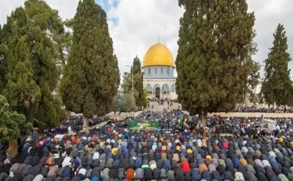 70 ألفا يؤدون الجمعة فى الأقصى رغم إجراءات الاحتلال