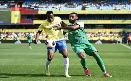 صنداونز الجنوب إفريقي يتوج بكأس القارات الثلاث بفوزه على أهلي جدة 2-1