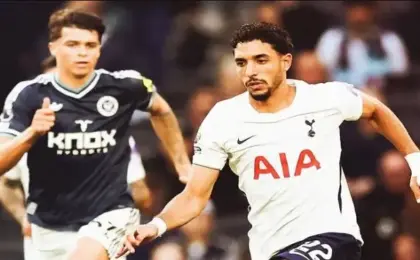 عمر مرموش فى مهمة صعبة مع توتنهام أمام ليفربول فى كأس كاراباو اليوم
