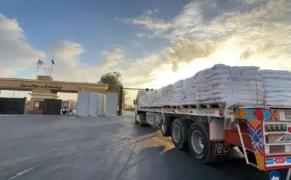 الهلال الأحمر المصري يمد أهالي غزة بأكثر من 2,231 طنًا من المساعدات الغذائية والإغاثية عبر قافلة زاد العزة الـ 287