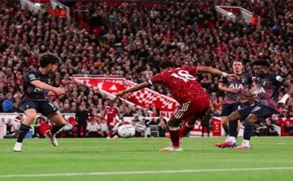 بمشاركة عمر مرموش.. ليفربول يهزم توتنهام 3 / 1 في كأس الرابطة