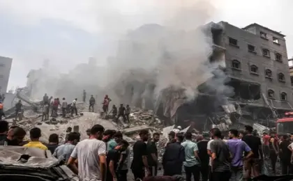 بلدية غزة : نعمل بإمكانيات محدودة لاستخراج باقى الضحايا من أسفل المبنى المدمر