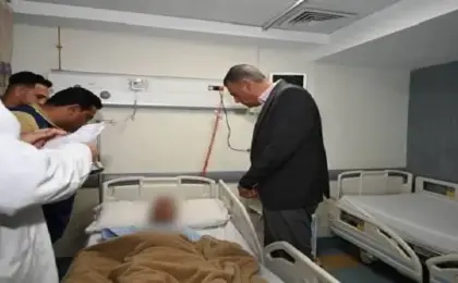 محافظ جنوب سيناء يطمئن على مصابى حادث أتوبيس نويبع بمستشفى شرم الشيخ الدولى