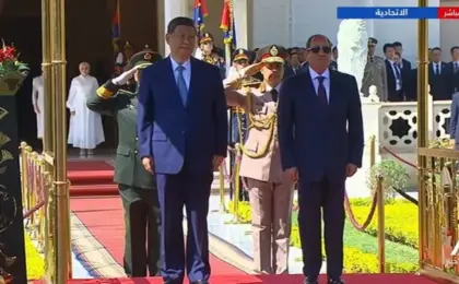 بالفيديو .. الرئيس السيسي والسيدة قرينته يستقبلان الرئيس الصيني وقرينته في قصر الاتحادية