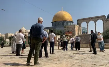 مستوطنون يقتحمون المسجد الأقصى بحماية شرطة الاحتلال الإسرائيلى