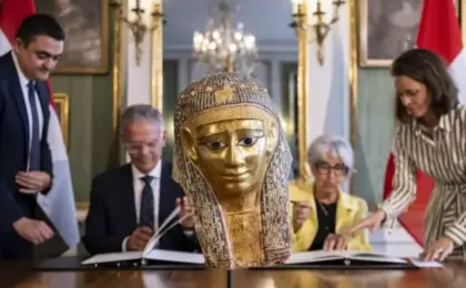 مصر تنجح فى استرداد قناع ذهبى اثرى من سويسرا