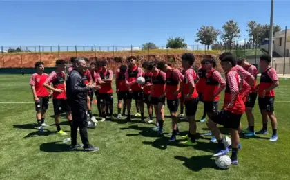 منتخب الناشئين يغادر إلى سويسرا للمشاركة فى بطولة الصداقة الدولية