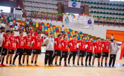 منتخب مصر يتوج بلقب إفريقيا للناشئين لكرة اليد بعد فوزه على تونس 28 / 25