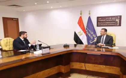 وزير الاتصالات يبحث مع مجموعة إنترو القابضة الخطط التنفيذية لإنشاء مركز “كيميت” للبيانات بالمنطقة الاقتصادية لقناة السويس