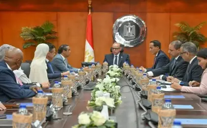 وزير الاستثمار يلتقي الرئيس التنفيذي لمجموعة «الفطيم» لبحث فرص التوسع وزيادة الاستثمارات في مصر